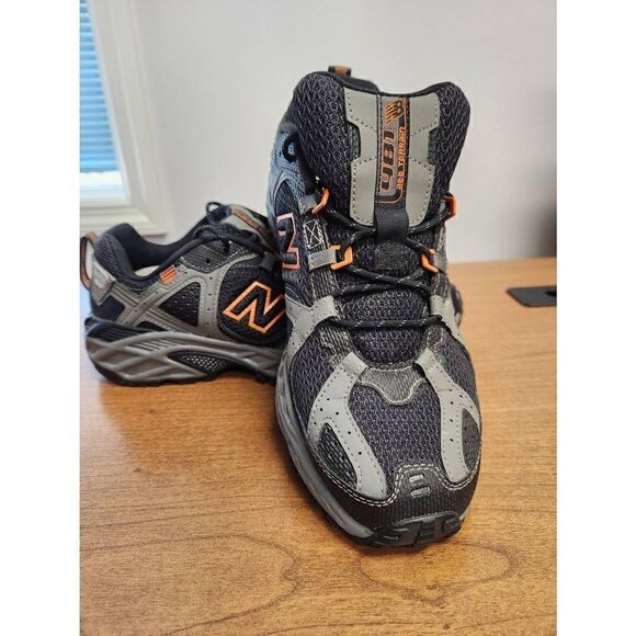 New Balance 481 Arc Terrain Menss 9.5 grey and orange - Picture 1 of 11